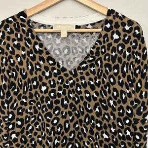 Michael kors v neck lightweight sweater size Medium
